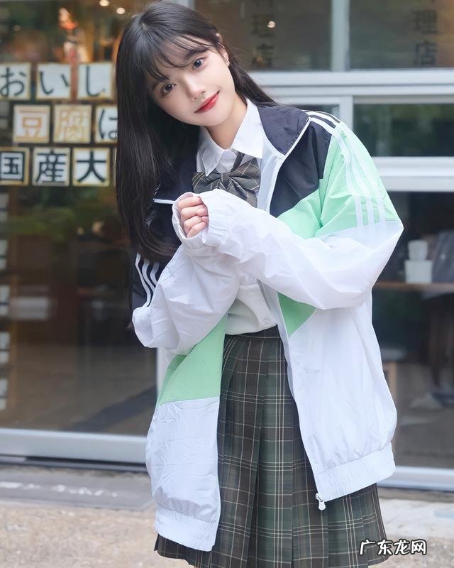 宽松卫衣阔腿裤穿搭 卫衣阔腿裤早春最时髦穿搭