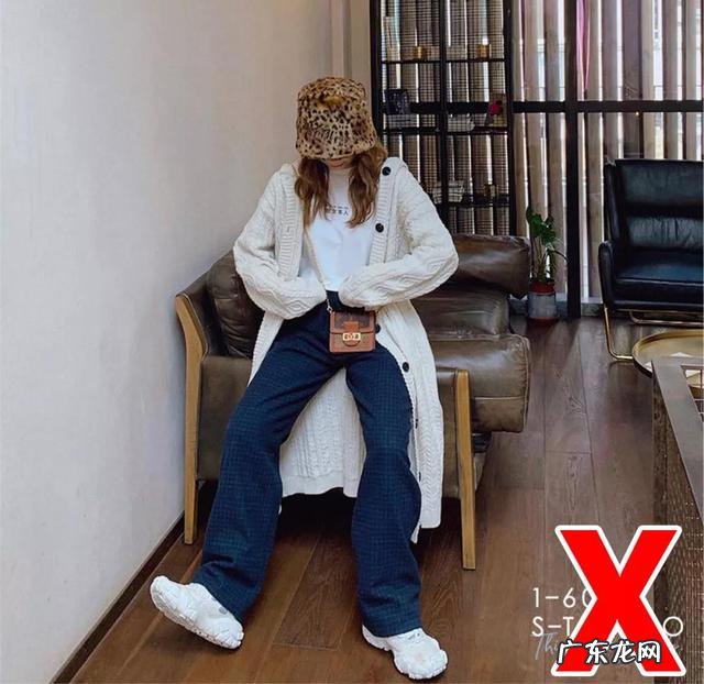 女生白色系穿搭学生党 学生党怎么穿搭显白好看