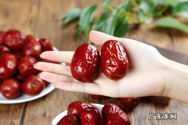 红枣活血补气血,湿气重的人能吃吗,为什么?