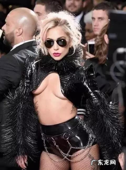 雷母变女神,Lady Gaga如何用瑜伽逆袭?