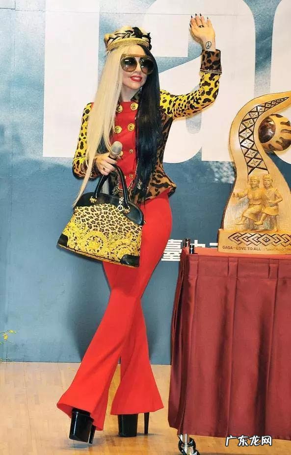 雷母变女神,Lady Gaga如何用瑜伽逆袭?
