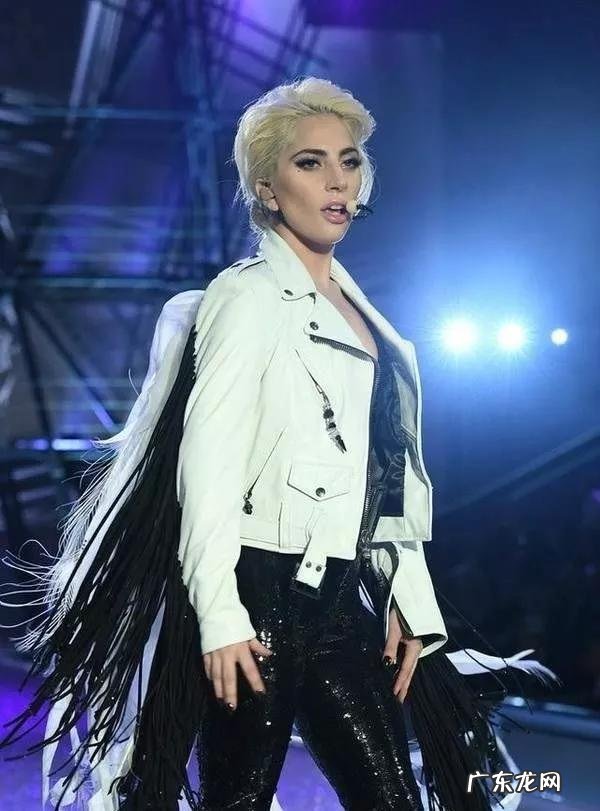 雷母变女神,Lady Gaga如何用瑜伽逆袭?