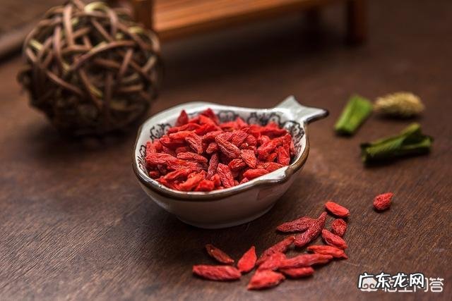 大便稀怎么回事肚子不胀 大便总是稀的，但肚子一点也不痛是怎么回事？