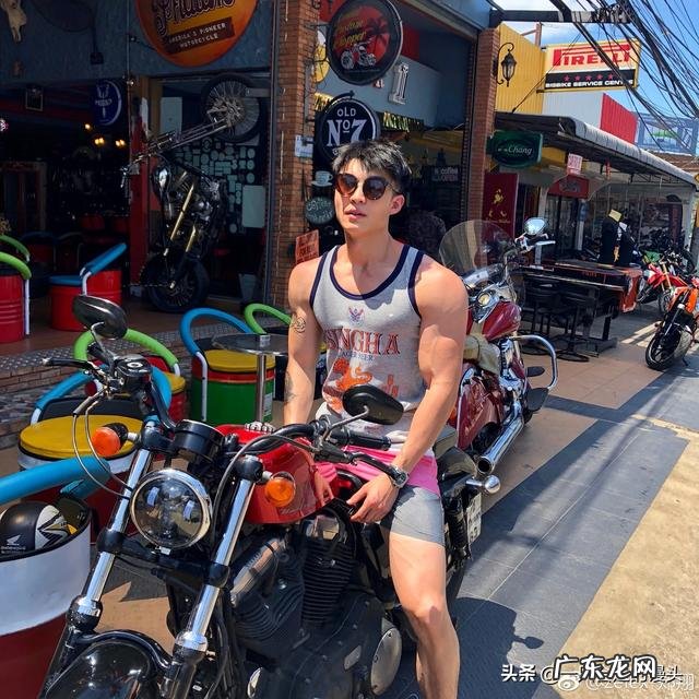 手上有青筋凸起命运 为何有人手上的青筋凸起?青筋多说明身体差吗?