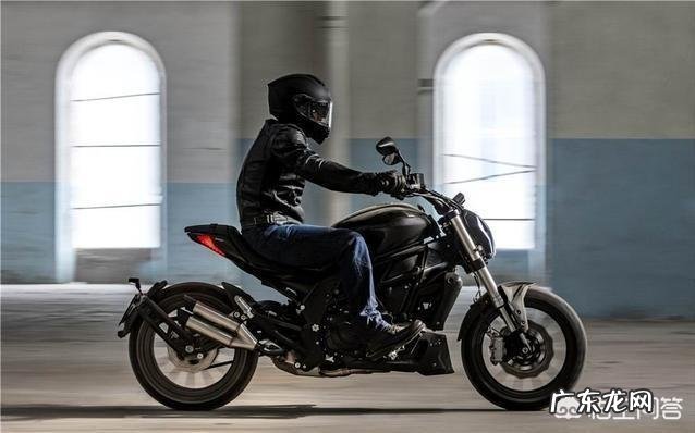 身高175,体重一百公斤的肌肉胖子适合骑什么摩托呢