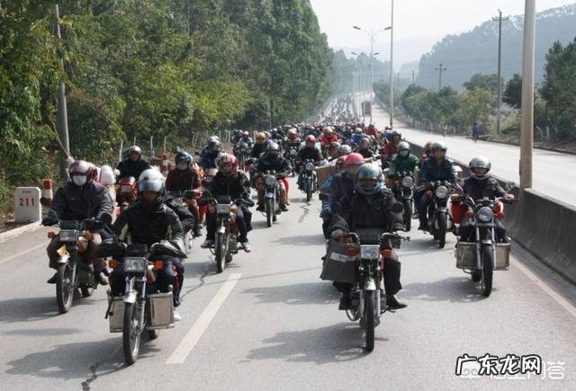 同学嘲笑我们家穷，我也很自卑，该怎么办？