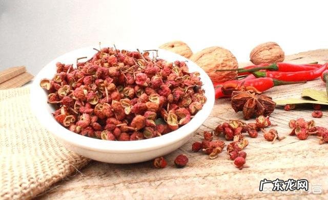 柠檬和花椒泡水喝有哪些功效?