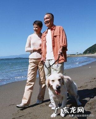 最新60岁老人广场舞 这一届老人为什么那么爱广场舞?