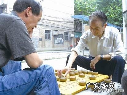 最新60岁老人广场舞 这一届老人为什么那么爱广场舞?