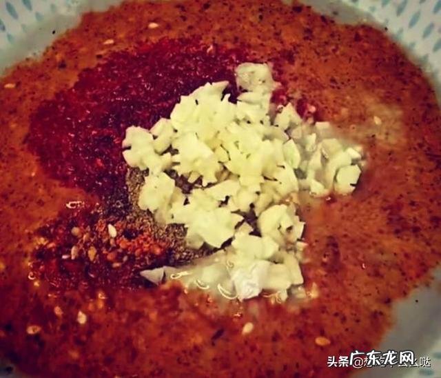 假如晚饭只有折耳根、臭豆腐两种,二选一你会选择哪一样吃