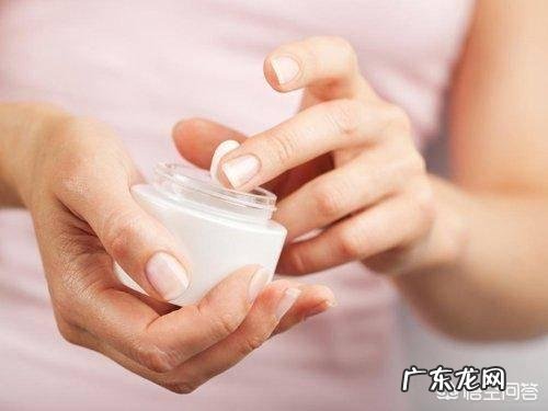 皮肤毛孔粗大适合用哪种护肤品 有没有长期坚持用一种护肤品,皮肤也很好的?