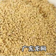 两斤重的小公鸡一天喂多少克猪饲料?饲料保质期几年?