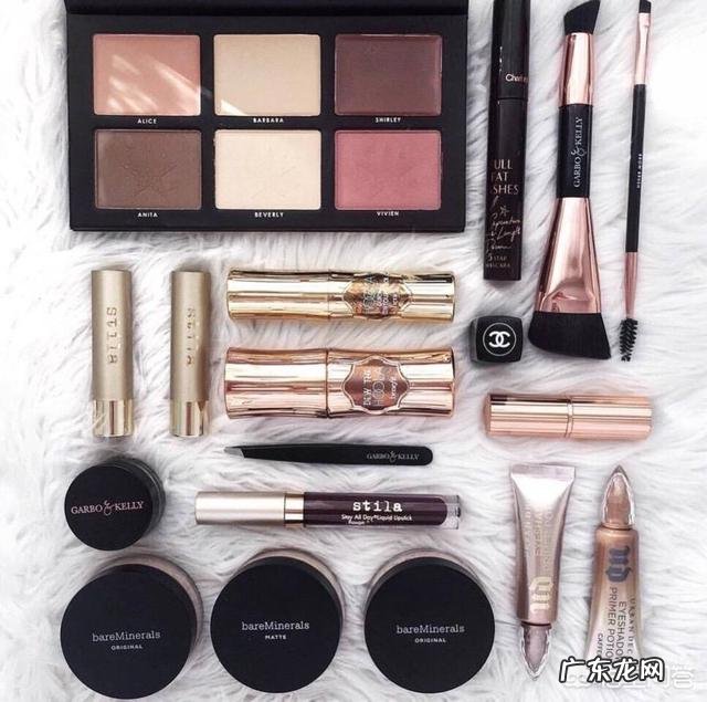 为什么女生天天护肤,反而比不护肤的男朋友毛孔还大?