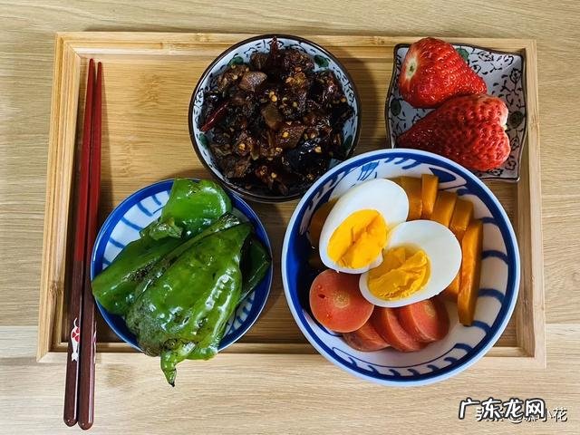 一人一天32的伙食费，一百个人吃什么菜好