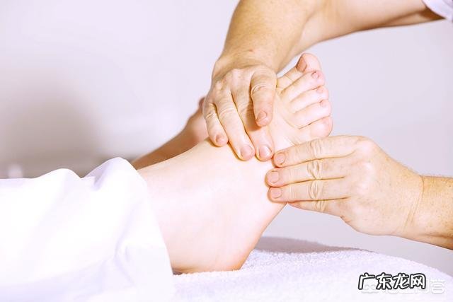 如何保养脚,让脚看起来很粉嫩?