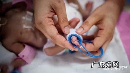 宝宝早产只有4斤,要不要住保温箱呢?