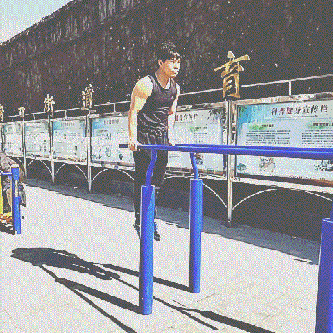 一天做300到500个俯卧撑一年后会有什么变化