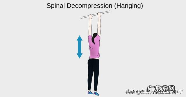 腰椎间盘突出,拿重物背着和抱着哪个更伤腰?