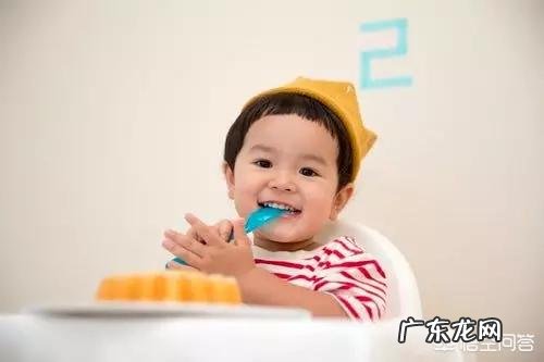 四个月的宝宝应该喝多少奶粉?