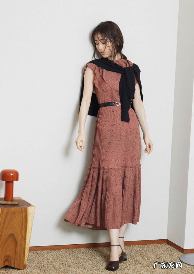 连衣裙穿搭方法 夏日出街连衣裙穿搭