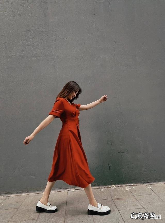 时尚裙裤搭配什么上衣好看呢 呢子裙裤搭配什么上衣