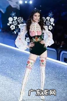 日本大尺寸模特渡边直美爆火,胖女生如何学习她的时尚风格?