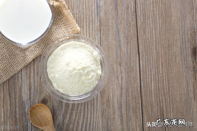 纯牛奶和奶粉比哪个营养价值高?