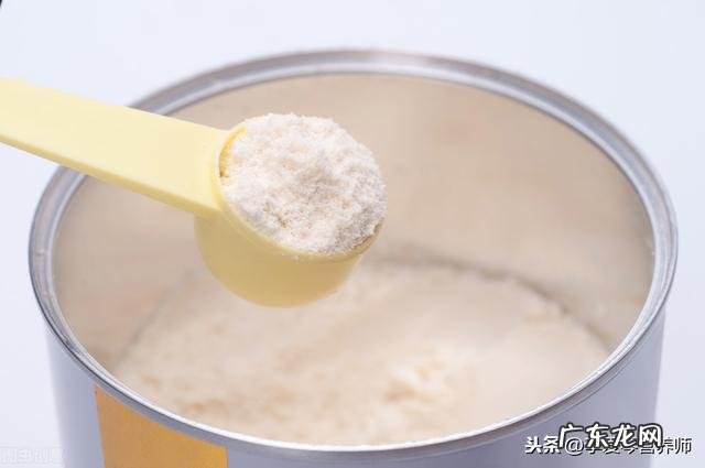 纯牛奶和奶粉比哪个营养价值高?