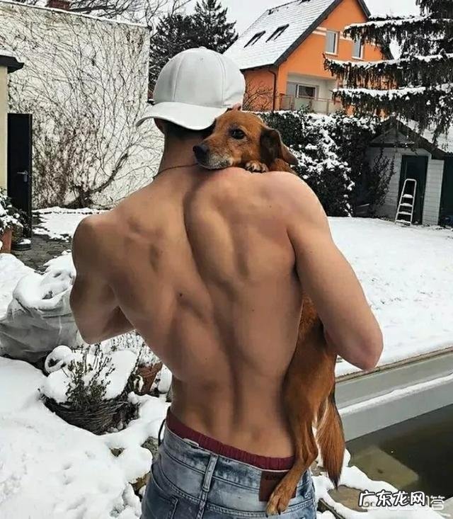 极瘦的男人应该选择先增肥还是先健身？为什么？