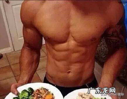 极瘦的男人应该选择先增肥还是先健身？为什么？
