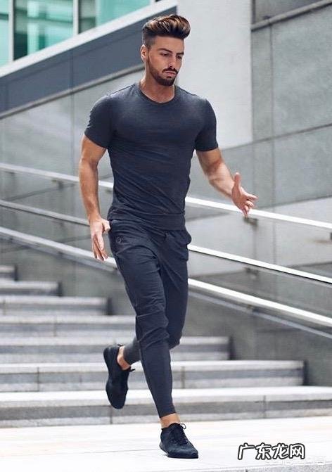 男生穿白鞋配什么袜子好?