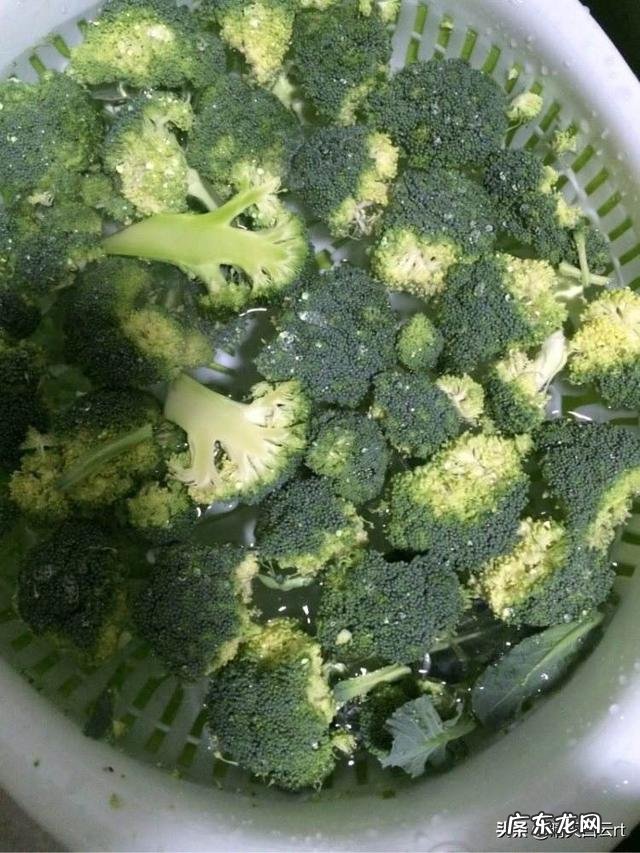 西蓝花怎么清洗能有效地去除农药残余和小虫子?
