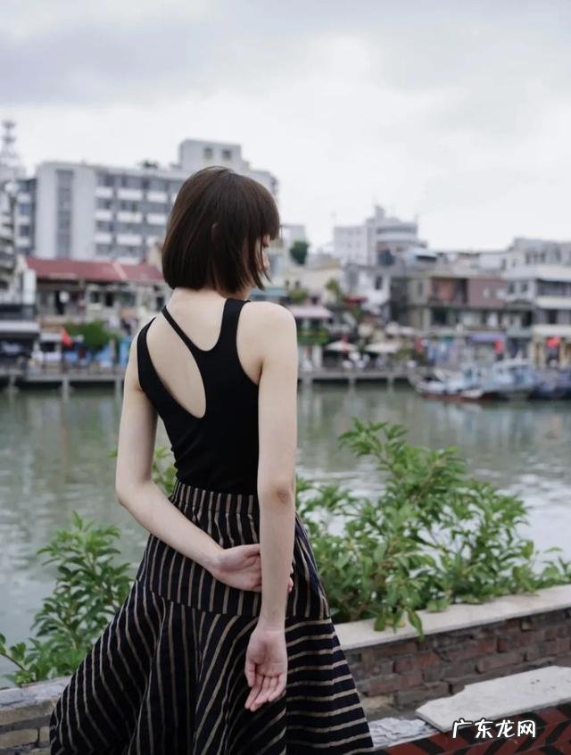 女生夏天宽松t恤怎么搭配 夏天t恤怎么搭配好看女