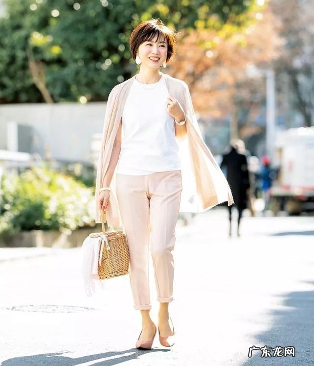 街拍丰满型身材穿搭夏天 三十多岁的女人夏季休闲穿衣搭配