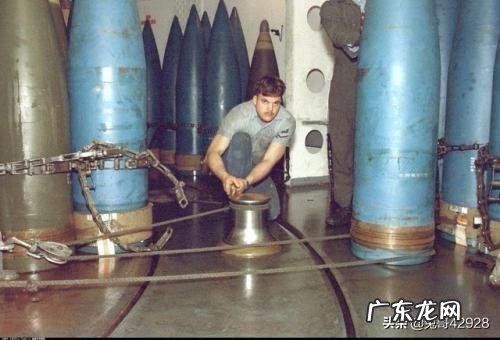 为什么1发406毫米炮弹两个人扛着也很吃力