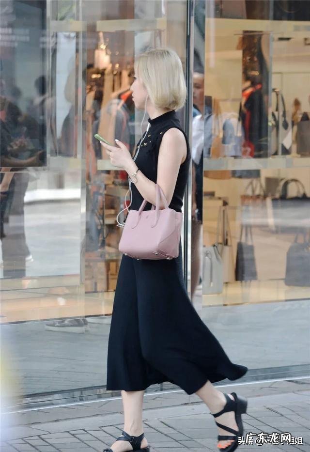 夏天适合穿黑色还是白色衣服?