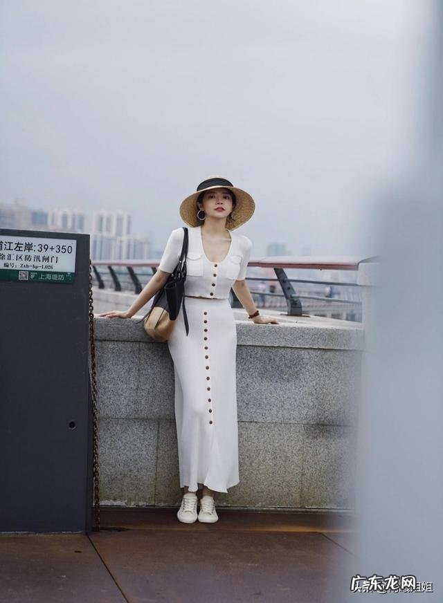 三木夏季穿衣搭配图片 三木夏季大方简洁的搭配