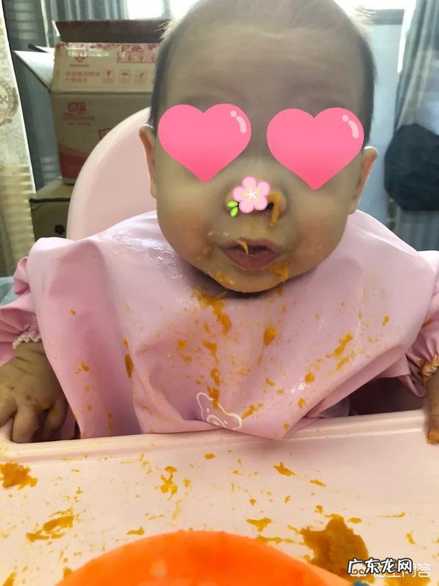 宝宝六个月了该给添加什么辅食 六个月零二十天的宝宝可以添加什么辅食?宝宝是混合喂养?