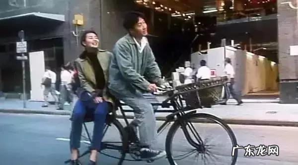 您想在宝马车里哭？还是自行车上笑这爱情观，还适用吗你怎么看？