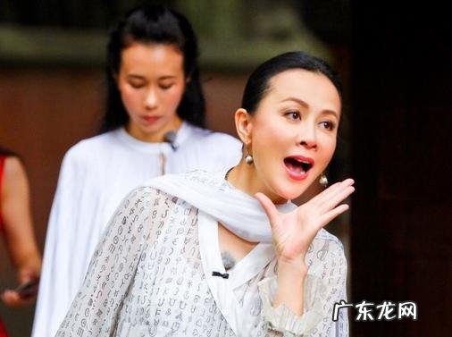 赵薇40岁变胖颜值依然在线，什么样的女人不容易老？