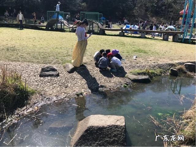 日本比起中国有没有什么完全相反的习惯和习俗？