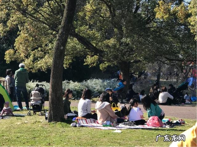 日本比起中国有没有什么完全相反的习惯和习俗?