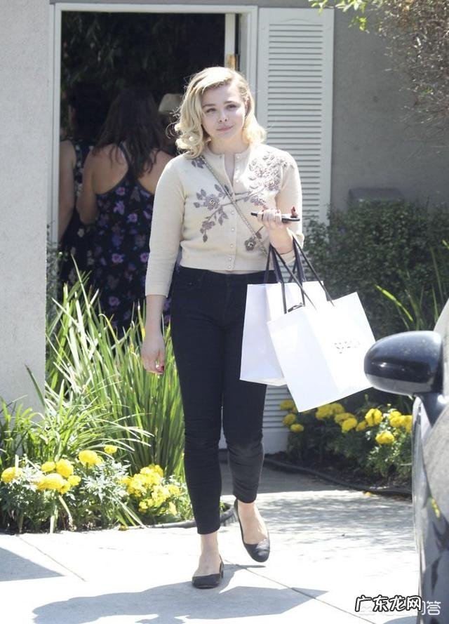 平底鞋应该怎样搭配衣服呢?