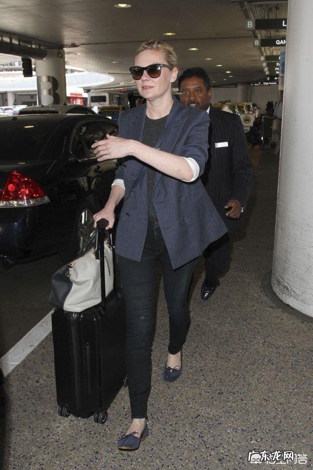 平底鞋应该怎样搭配衣服呢?