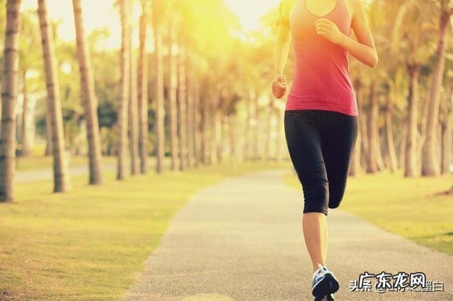 散步十公里和慢跑十公里,两者对于减脂来说有没有差别?