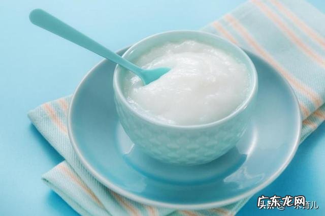 孩子6个月多一点,刚接触辅食,想给他添点零食,有什么推荐吗?