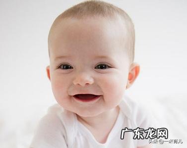 孩子6个月多一点,刚接触辅食,想给他添点零食,有什么推荐吗?