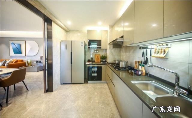 快手上的包包为什么那么便宜 快手的底线为什么那么低?