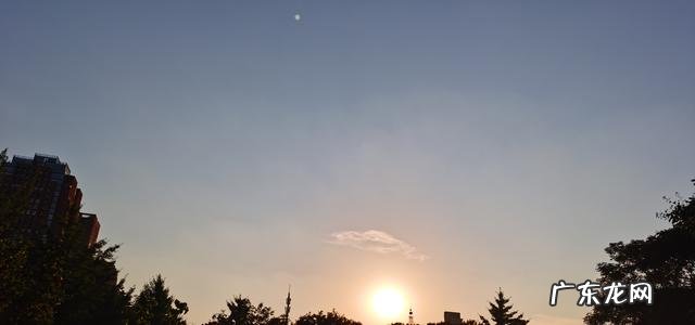 生活中你见过明明很穷还摆阔的人吗?你怎么看?