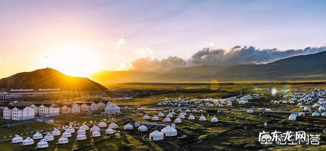 明年7月想去新疆旅游，15天行程，有哪些好玩的地方推荐？